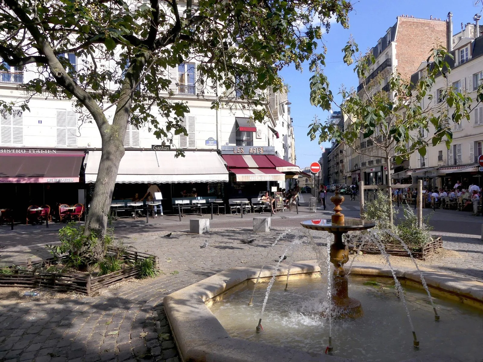 La fontaine de la place de la Contrescarpe