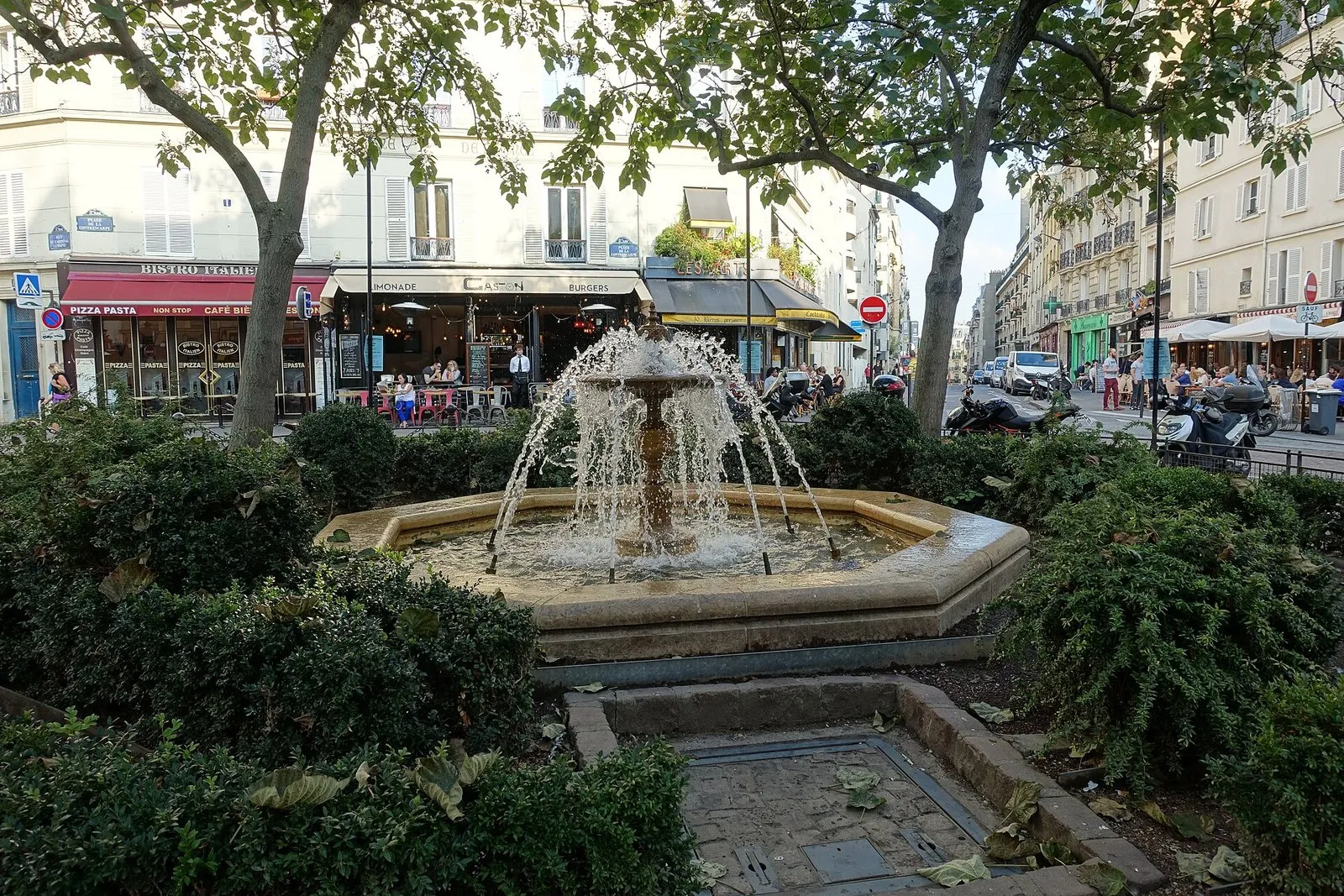 La place de la Contrescarpe et ses terrasses