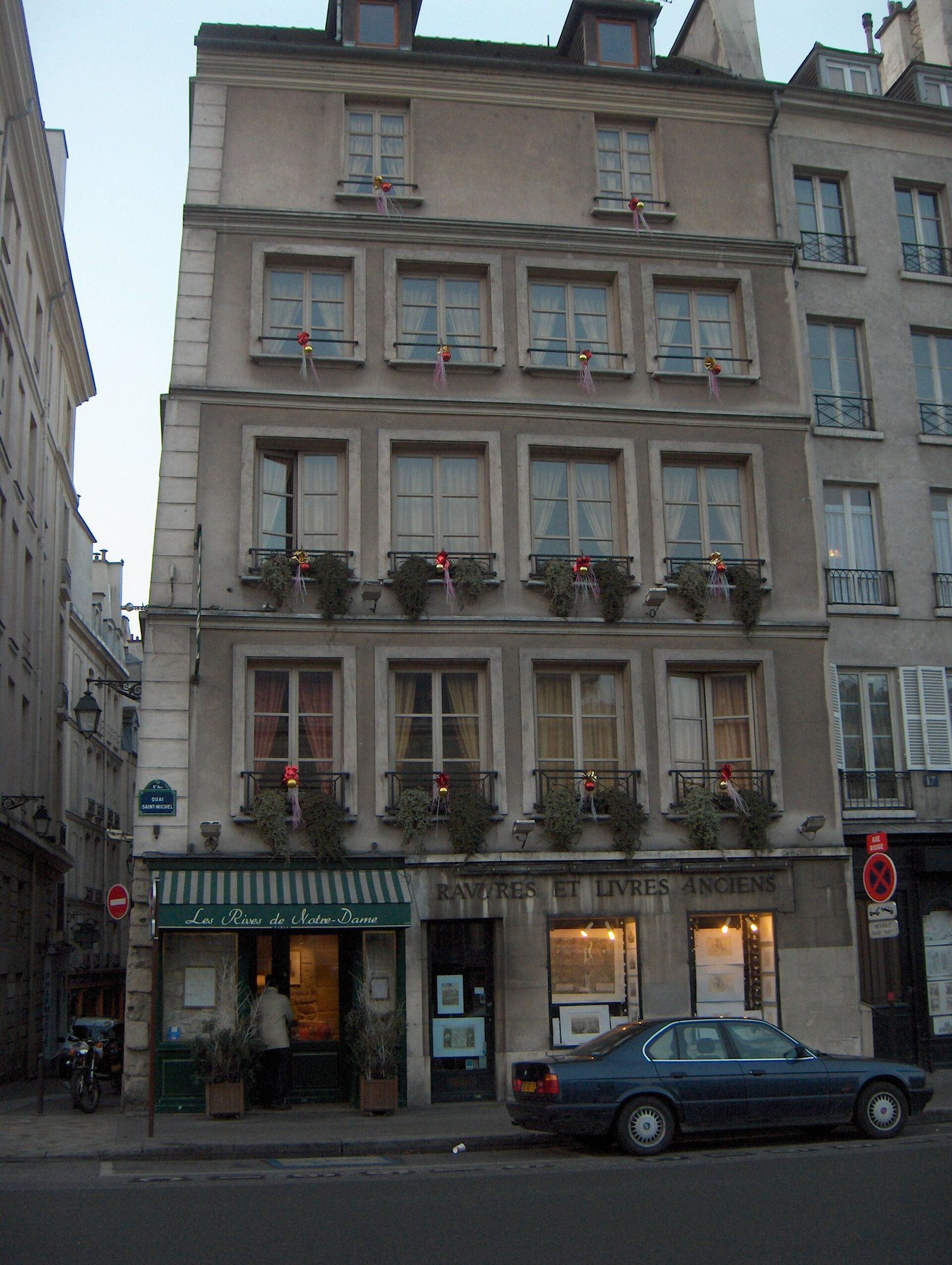 Façade des Rives de Notre Dame, 15 quai Saint-Michel