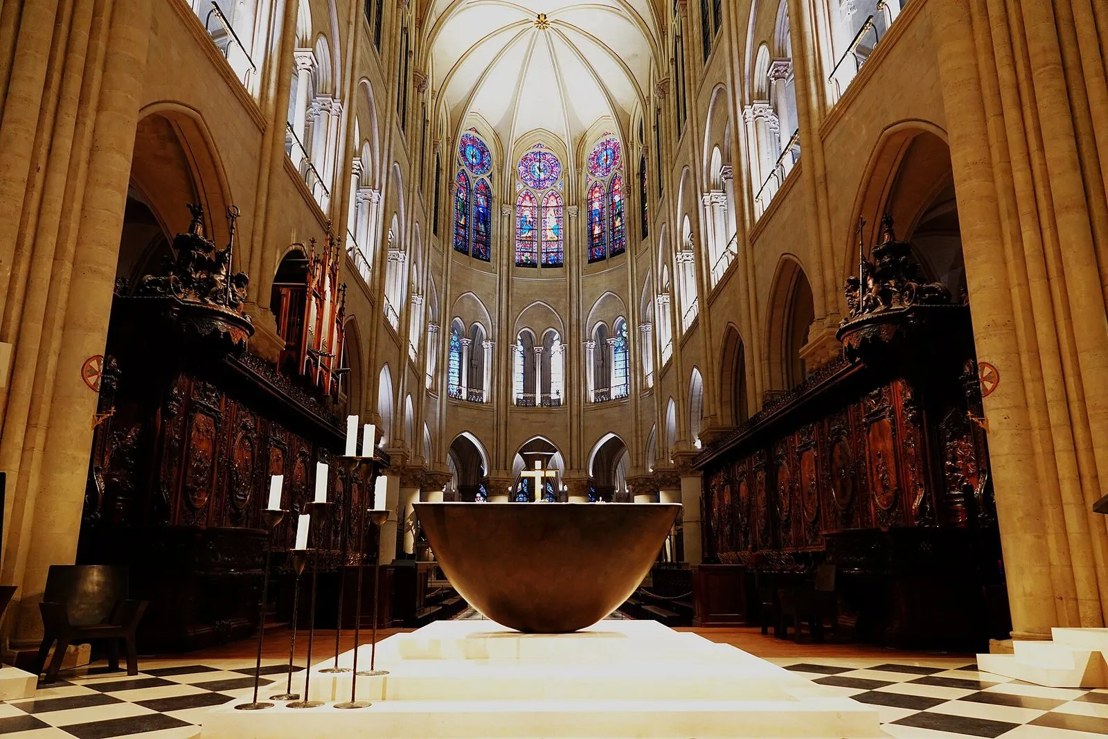 Le chœur de Notre-Dame de Paris après sa restauration