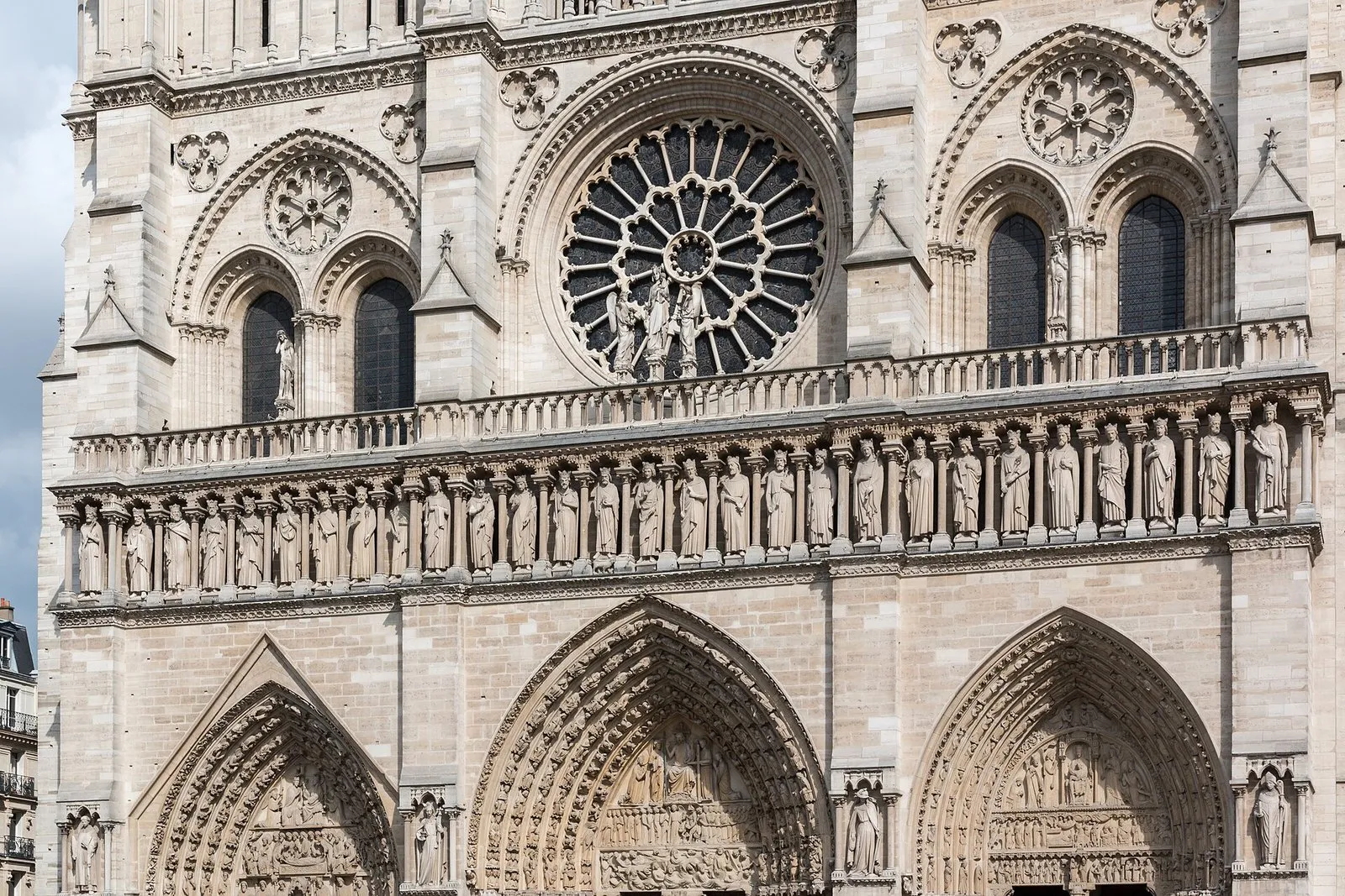 La façade occidentale de Notre-Dame de Paris, sa rose et ses portails
