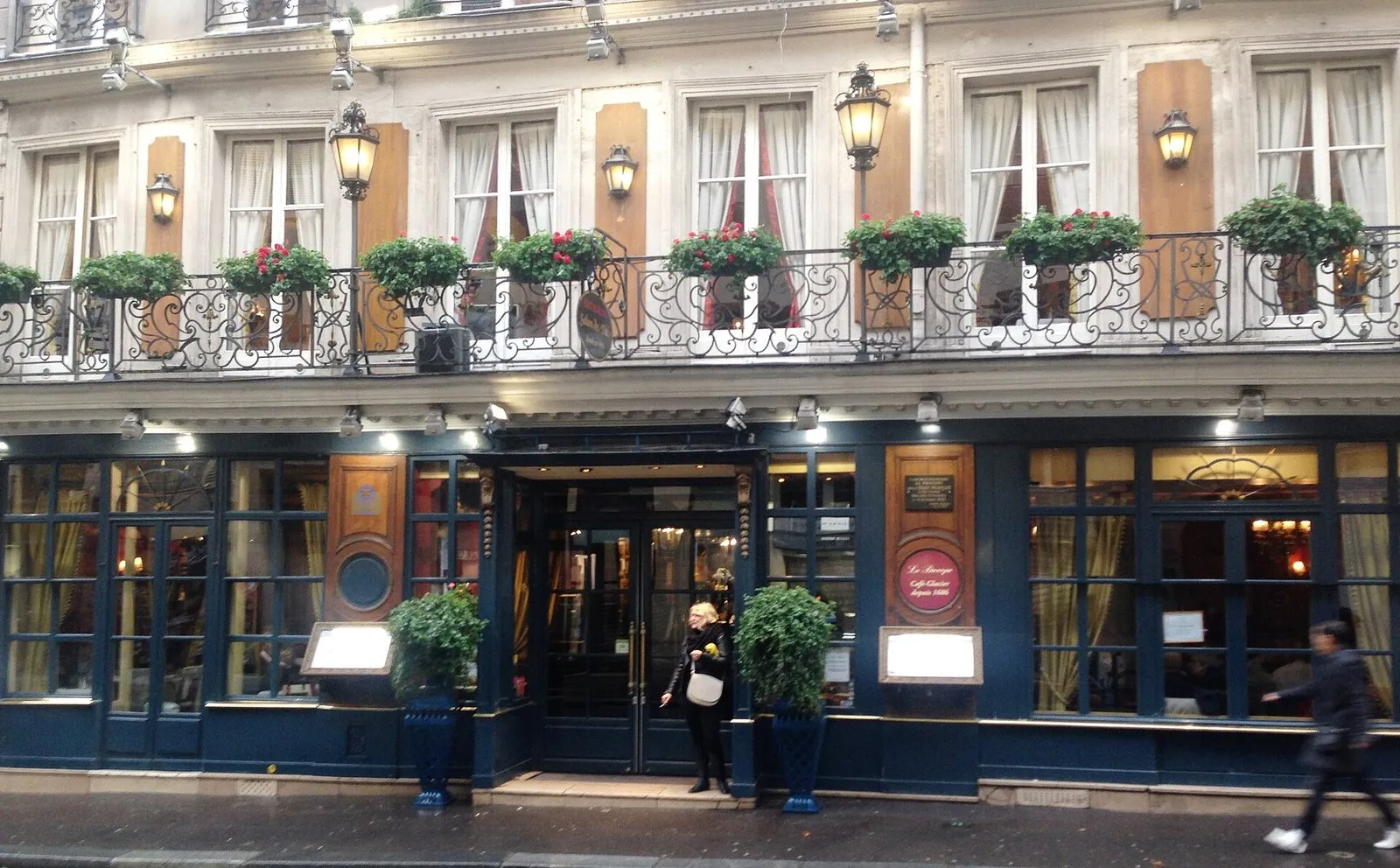 La façade du Procope, rue de l’Ancienne-Comédie